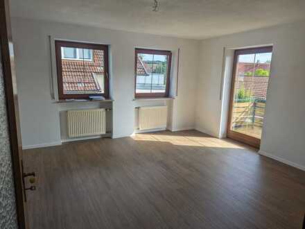 Gepflegte Wohnung mit vier Zimmern und Balkon in Garching an der Alz