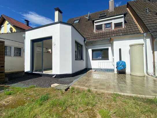 Sanierte Erdgeschosswohnung mit großem Garten Alleinnutzung + Garage