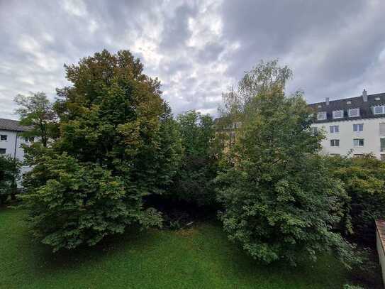 Sanierte 2,5 Zimmer Wohnung mit schönem Balkon in München-Giesing