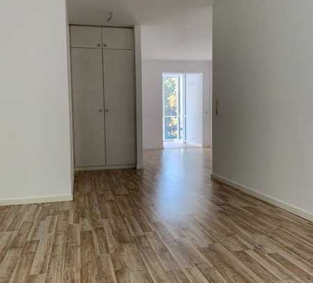 *Ihre neue Wohnung* helle 2-Raum-Wohnung mit Wintergarten in Erfurt