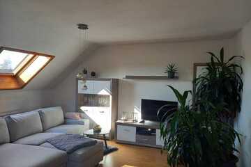 2,5 Zi DG Wohnung - 600 € (warm) mit 58 m²