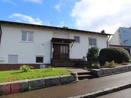Tolle Wohnung mit Terrasse, Doppelgarage u. Garten