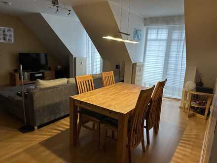 Schöne Dachgeschosswohnung in zentraler Lage