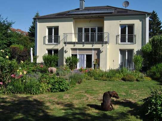 Freundliche 3-Zimmer-Wohnung mit gehobener Innenausstattung mit Balkon in Fürth