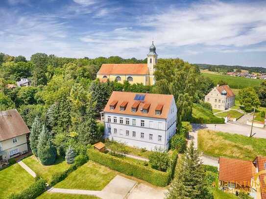 Eine besondere Immobilie mit Charme, Platz und großzügigem Garten. Gehobenes Wohnen in Mainburg.