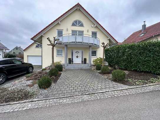 Großzügiges 1 Fam-Haus mit Garten und Garage in Backnang zu verkaufen+++