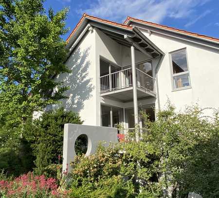 Architektenhaus mit viel Platz in unverbaubarer Aussichtslage