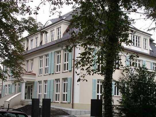 EG-Maisonette-Wohnung mit zwei Terrassen und Gartenanteil in eleganter Stadtvilla am Schlachtensee