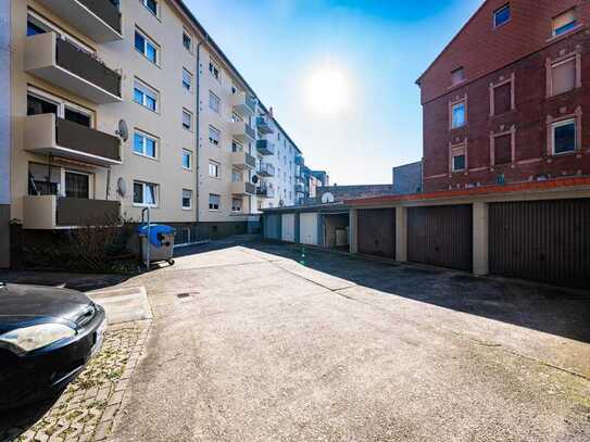 Mannheim-Rheinau, Einzelgarage im Hinterhof eines MFH