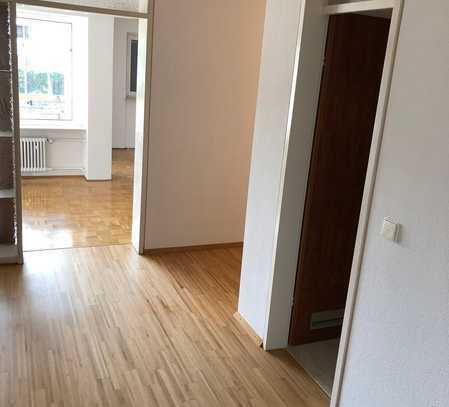 MA-Niederfeld: Schöne geräumige 3-Zimmer-Wohnung mit Balkon