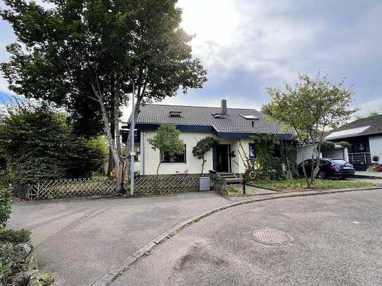 Freistehendes 2-Familienhaus in gehobener Wohnlage!**Großer Garten**Süd-Terrasse**Garage**