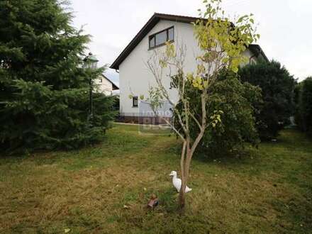 Bauplatz mit freistehendem Haus Lage!, Garten, Garagen, Balkone, großzügig, bezugsfrei...Preis VHB