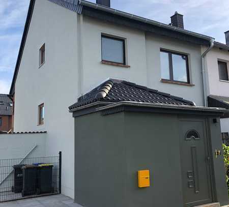 Einfamilienhaus mit einer Gesamtfläche von 205 m² mit Garage und Garten!