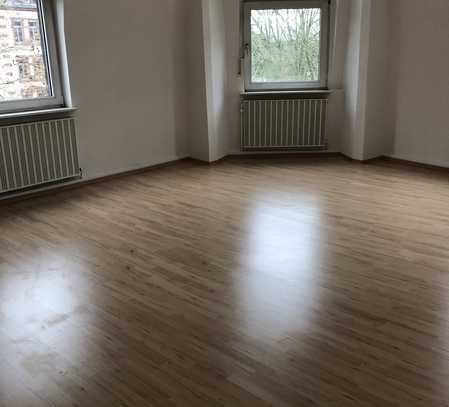 Stilvolle, hochwertig ausgestattete 3-Zimmer-Wohnung im Stilaltbau mit Blick ins Grüne