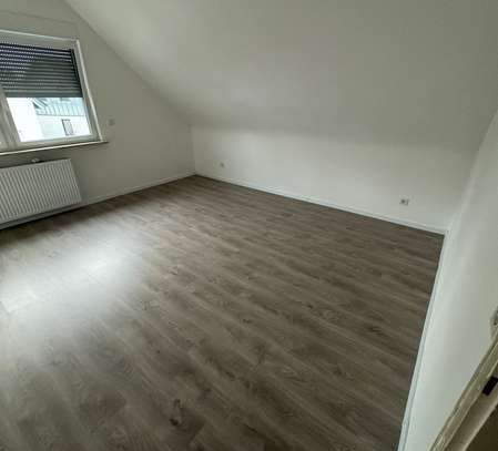 Wunderschöne helle 3 Zimmer Wohnung.
zu vermieten. Einbauküche, und eine große Terrasse.