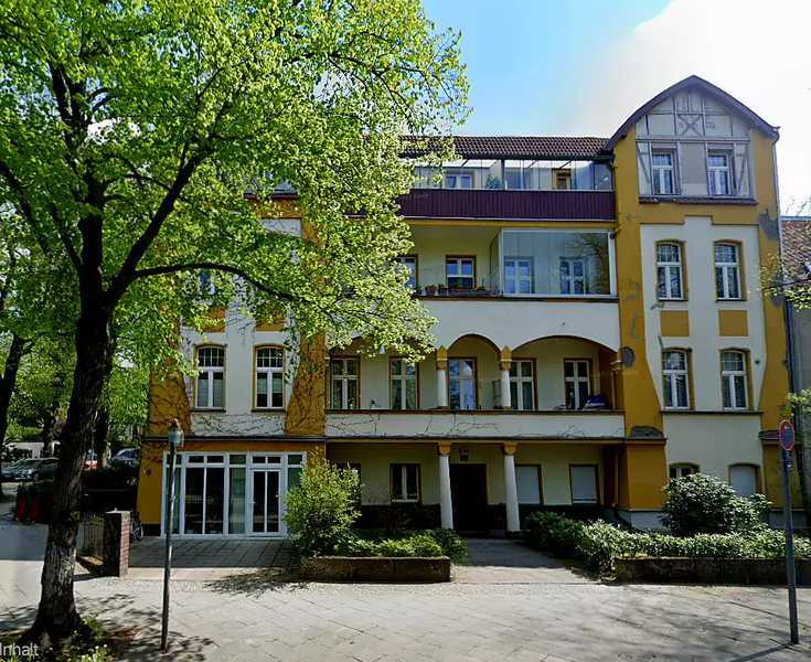 Attraktive 5 Zimmerwohnung in villenhaftem Mehrfamilienhaus