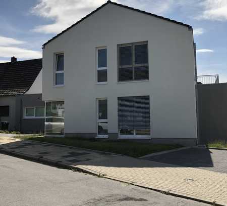 Excl. Wohnung m. Terrasse, Garten und Erdwärmeheizung in Mülheim-Saarn -ruhig u. grün-