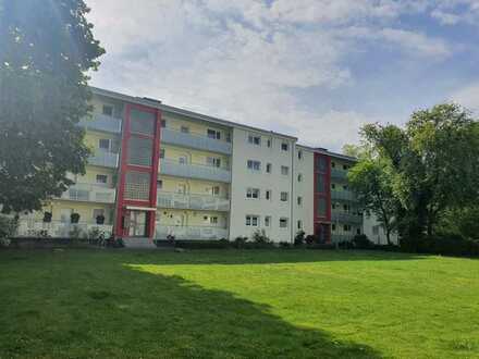 Neu sanierte, helle 2,5-Zimmer-Wohnung mit Balkon und Einbauküche in Neuss-Vogelsang