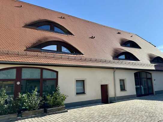 3-Raum-Maisonette-Wohnung im historischen Vierseithof mit Loggia und Stellplatz in Einzelgarage