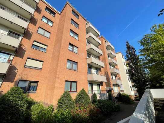 Charmante Dreizimmerwohnung im Heideviertel mit Aufzug, Balkon, Loggia & TG-Stellplatz