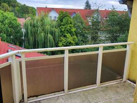 Gemütliche Rückzugsnische mit Balkon und Stellplatz