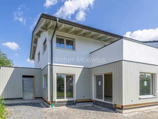 Energieeffiziente Holzbauweise - DHH mit 5 Zimmern, Balkon und Garage in Naturlage