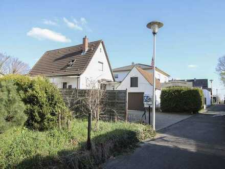 Freistehendes u. sanierungsbedürftiges Haus mit Gewerbe im EG und kleiner ELW im OG in Zirndorf