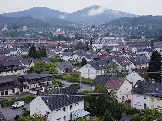 ruhige, 3 Zi. Wohnung mit Balkon