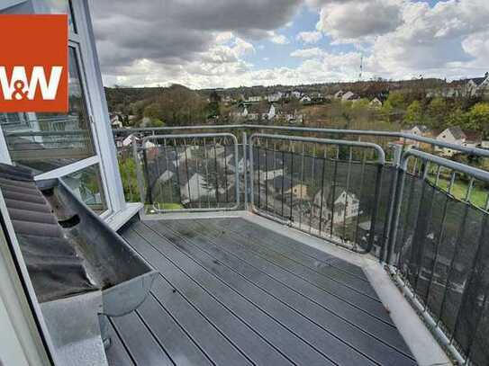 3-Zi.-DG.-Whg. (Aufzug) mit Fernblick,
Balkon plus 2 Garagenstellplätze