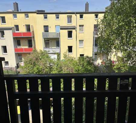helle 2-Raum-Wohnung mit Balkon