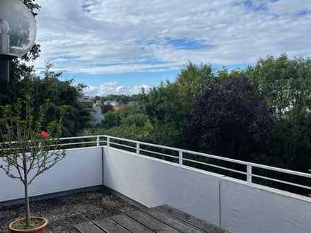 Stuttgart Halbhöhenlage - EG-Wohnung mit Balkon + Terrasse und schöner Aussicht