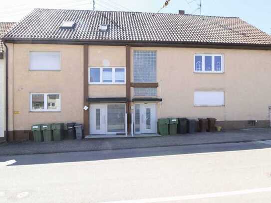 Sofort wohlfühlen: Erdgeschosswohnung mit Gartenanteil und Garage in Heidenhofen