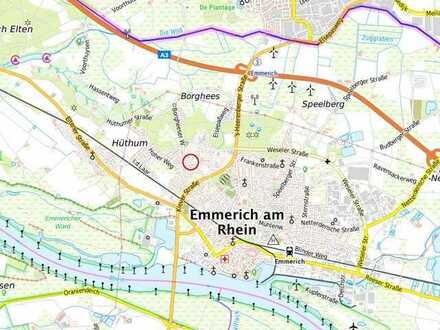 Innerstädtische Grünfläche nördlich der Rheinbrücke **direkte Nachbarschaft zu neu gebautem Wohnpark