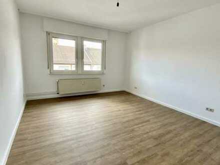*Gemütliche und renovierte 1 ZKB Wohnung, MA- Lindenhof*