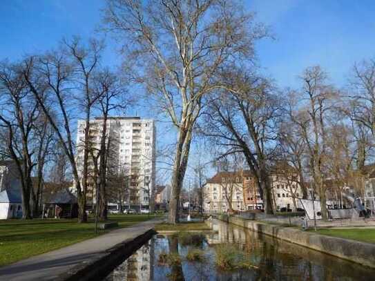 KERNSANIERTES WOHN- UND GESCHÄFTSGEBÄUDE MIT STELLPLÄTZEN NÄHE KARLSPLATZ