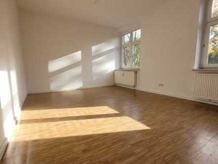 **Lichtdurchflutet u. geräumige 2-Raum Wohnung in Dessau-Süd