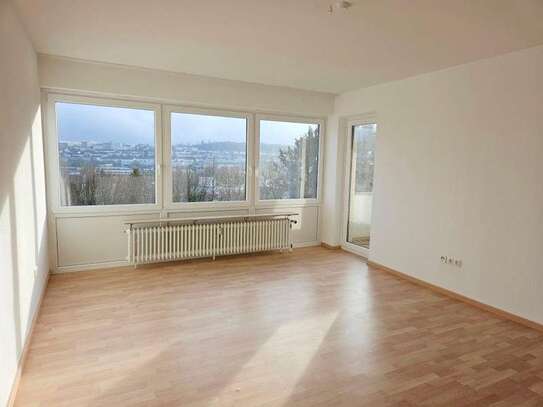 *** Attraktive 2-Zimmer-Wohnung mit Balkon, modernem Bad und schönem Ausblick ***