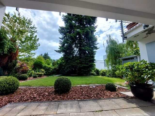                                                               Attraktive Wohnung mit Terrasse, Garten und eigenem Eingang                                                       in Kronberg im Taunus (Hochtaunuskreis)