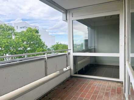 Renovierungsobjekt: Großzügige 3,5-Zimmerwohnung mit Balkon, Aufzug inkl. TG-Stellplatz