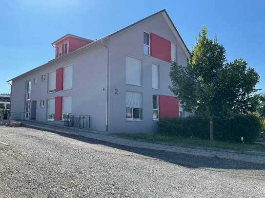 Lichtdurchflutete 4 Zimmerwohnung mit Balkon in ruhiger Lage