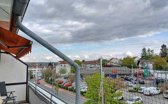 Usingen Stadtzentrum: Großzügige Maisionette-Wohnung mit Terrasse und TG-Stellplatz