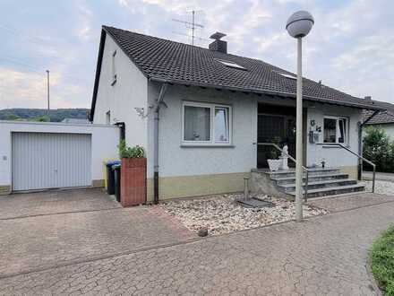 Großzügiges 1-2 Familienhaus mit schönem Garten und Garage