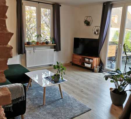 Sanierte 2-Zi-Wohnung mit Terrasse im historischen Stadthaus mit Charme