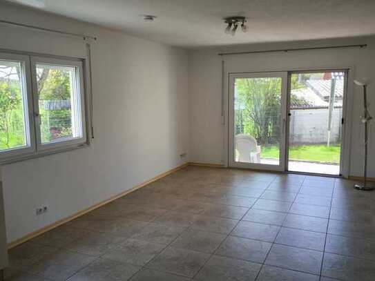 Ansprechende 2-Zimmer-Erdgeschosswohnung mit Terrasse und Einbauküche in Rodenbach