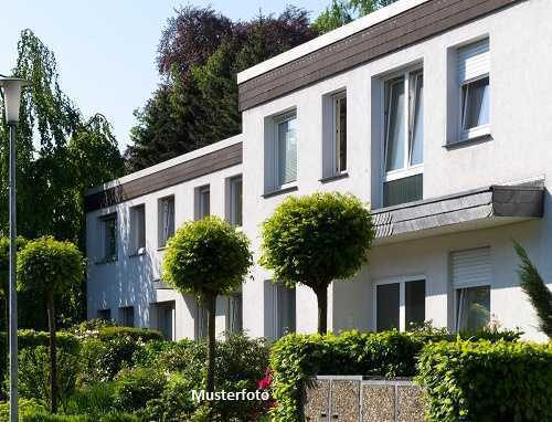 Mehrfamilienhaus mit Garage