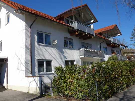 Moderne 3-Raum-DG-Wohnung mit gehobener Innenausstattung mit Balkon in Waldkraiburg