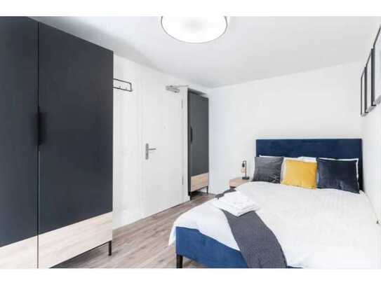 Geschmackvolle, modernisierte 3-Zimmer-Wohnung mit lux. Innenausstattung mit Balkon und EBK