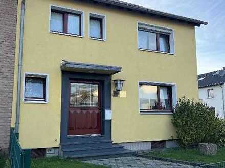 HERBSTZAUBER !! Modernisierte, charmante Doppelhaushälfte mit großem GARTEN in RUHIGLAGE