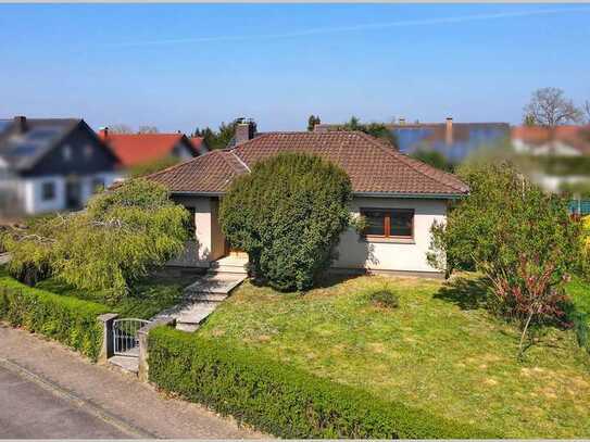 Zeit für neue Ideen – Bungalow mit großem Garten in Mingolsheim