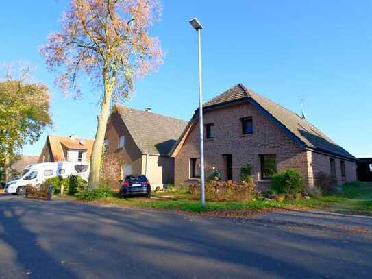 Ländlich gelegenes Einfamilienhaus mit Garage und Weitblick.